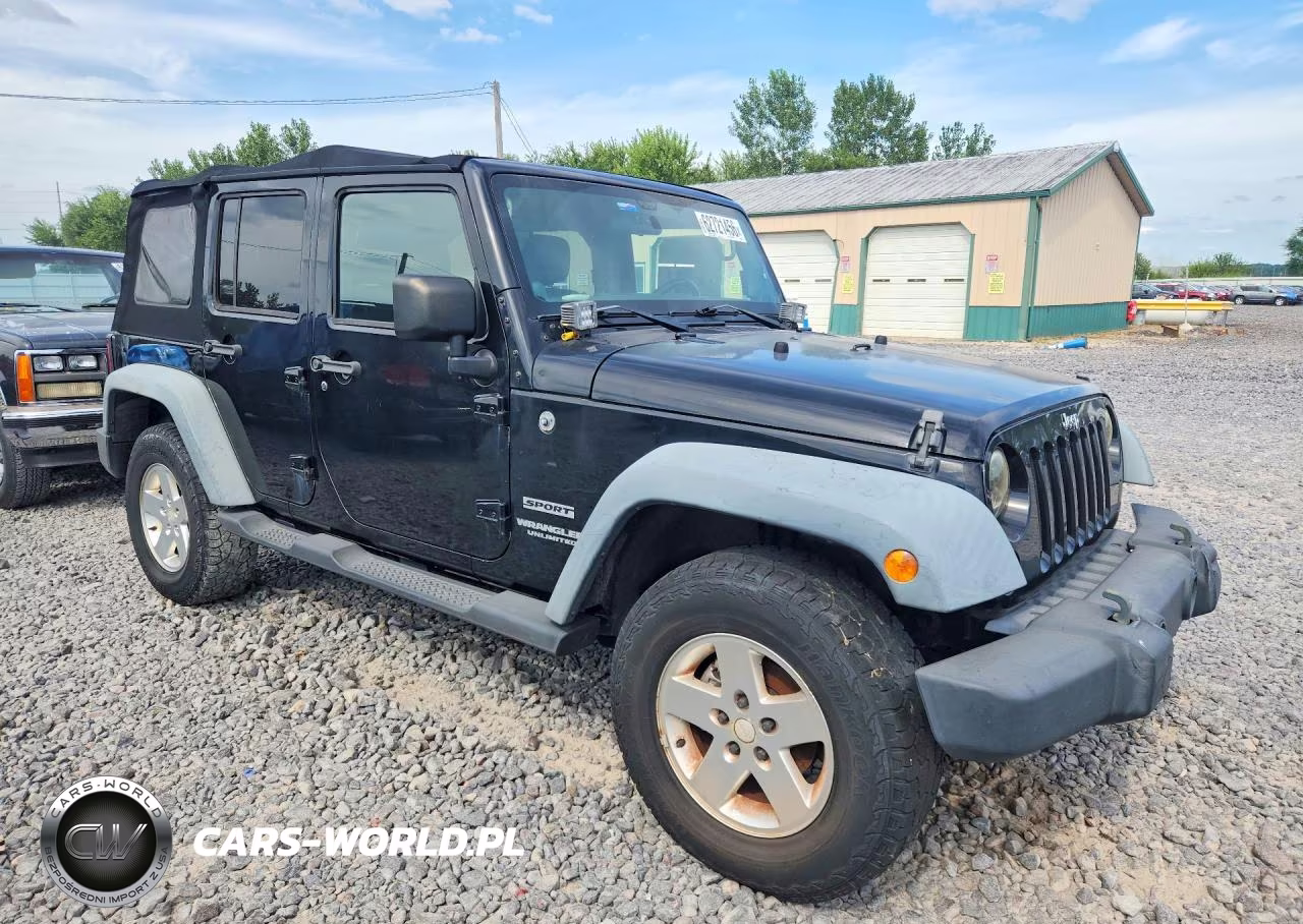 2011 Jeep Wrangler Unlimited Sport VIN:1J4HA3H1XBL586653 - 4