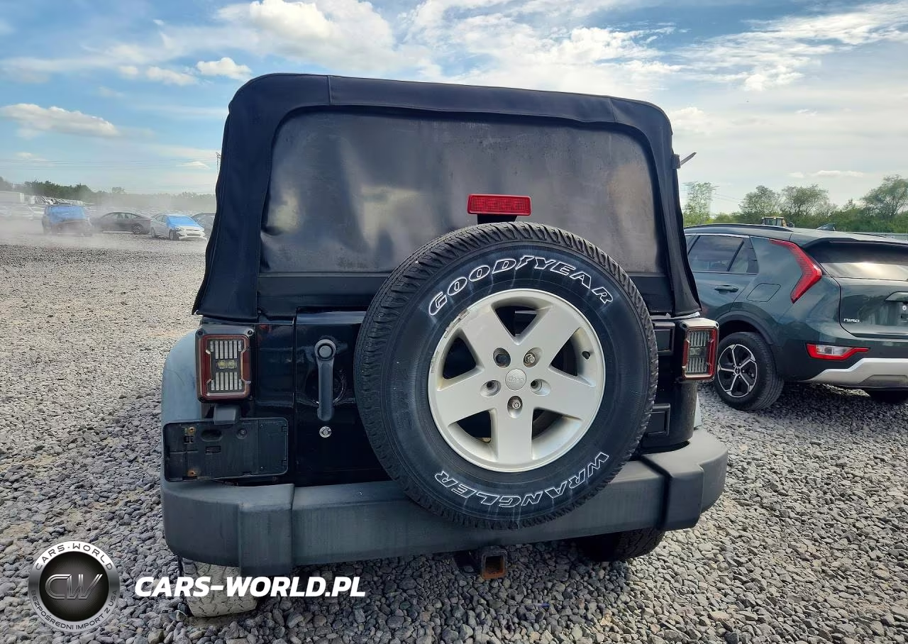 2011 Jeep Wrangler Unlimited Sport VIN:1J4HA3H1XBL586653 - 6