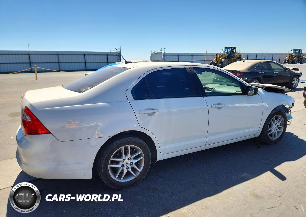 2010 Ford Fusion S VIN:3FAHP0GA9AR209032 - 3