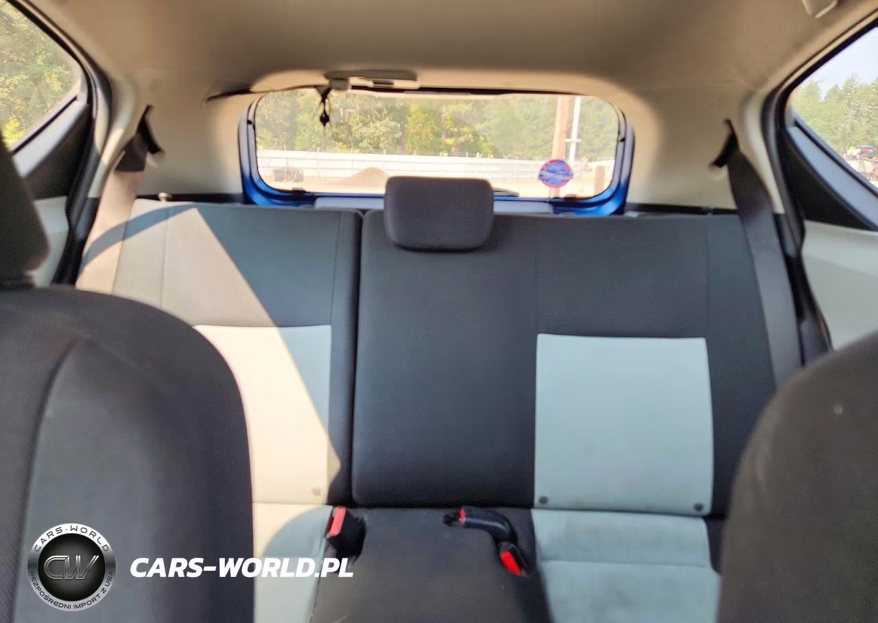 2013 Toyota Prius C Two VIN:JTDKDTB39D1531199 - 10