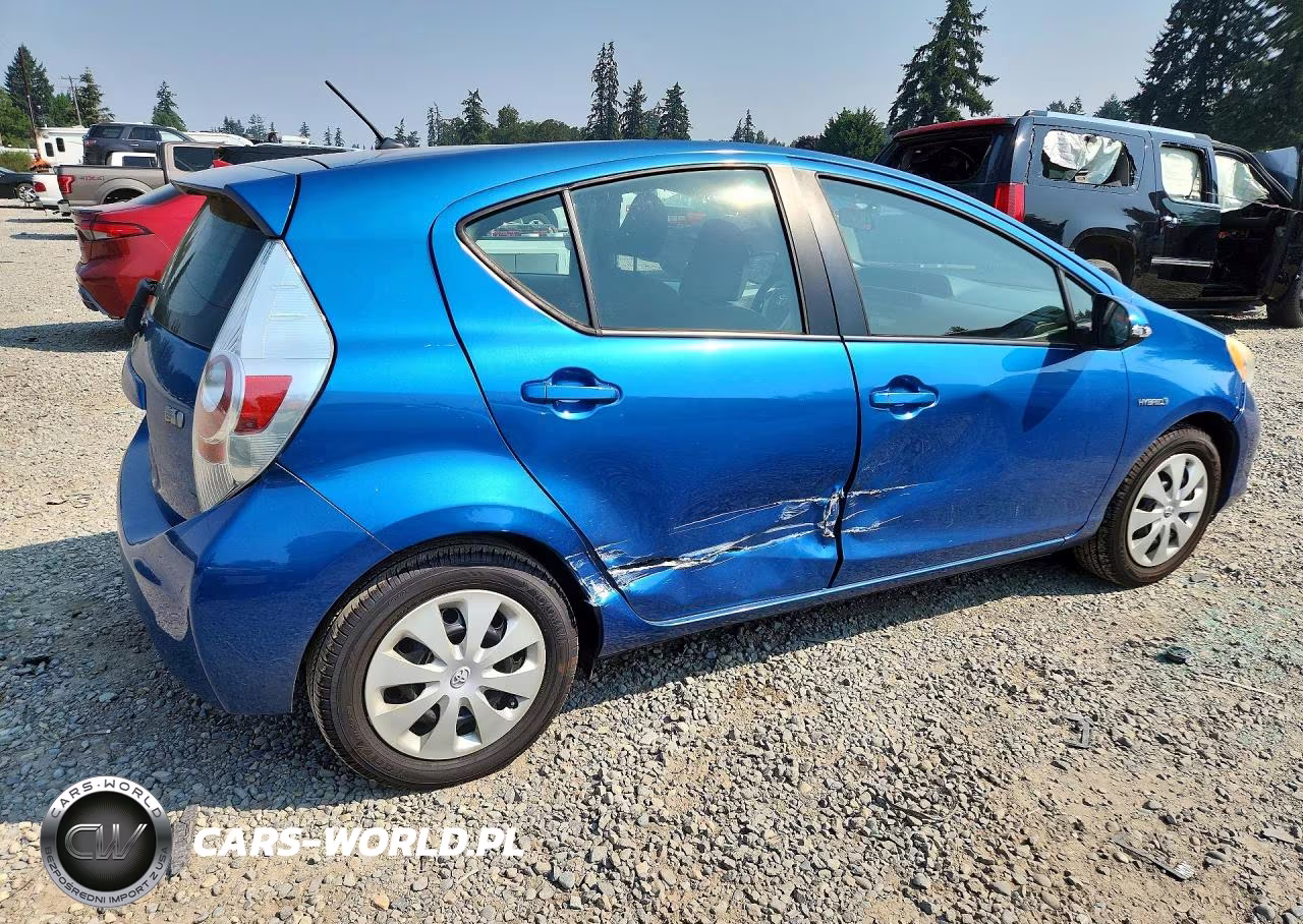 2013 Toyota Prius C Two VIN:JTDKDTB39D1531199 - 3