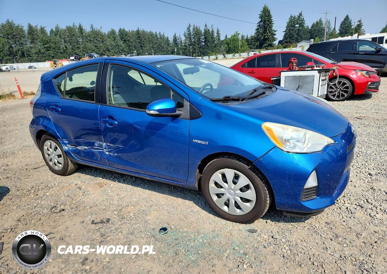 2013 Toyota Prius C Two VIN:JTDKDTB39D1531199 - 4