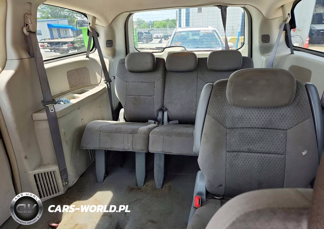2008 Chrysler Town & Country Lx VIN:2A8HR44HX8R799392 - 10