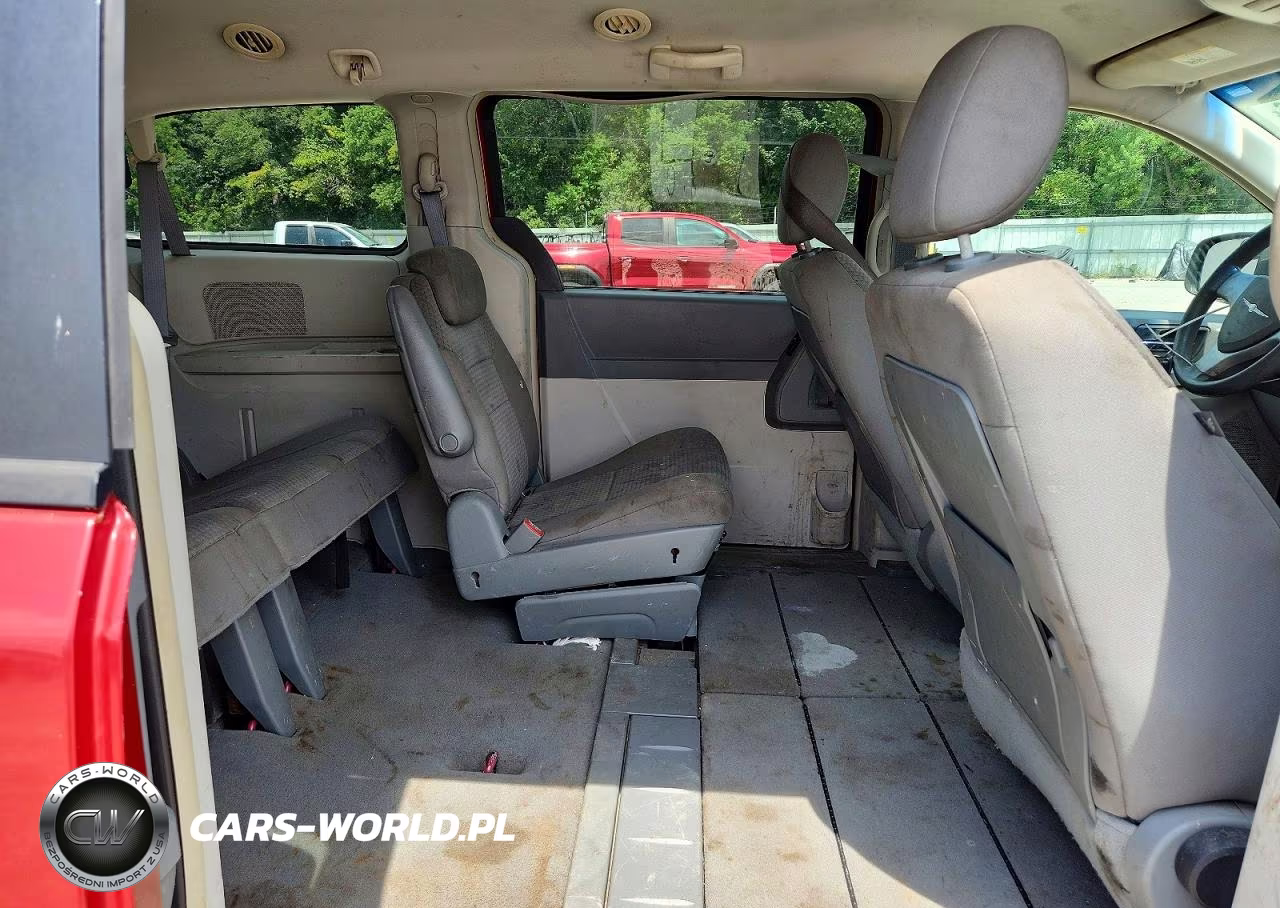 2008 Chrysler Town & Country Lx VIN:2A8HR44HX8R799392 - 11