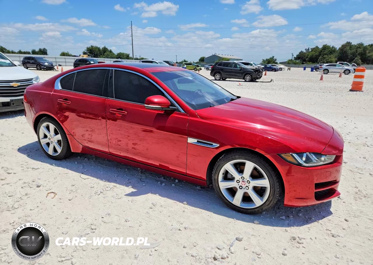 2017 Jaguar Xe Premium VIN:SAJAD4BN6HA971679 - 4