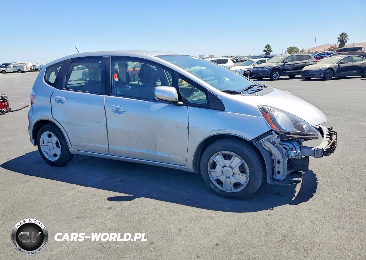 2013 Honda Fit VIN:JHMGE8H37DC021637 - 4