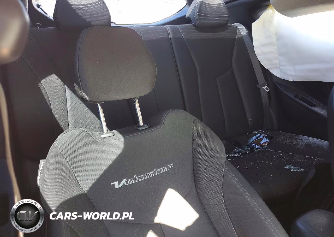 2013 Hyundai Veloster Base W-Black VIN:KMHTC6AD3DU133404 - 10