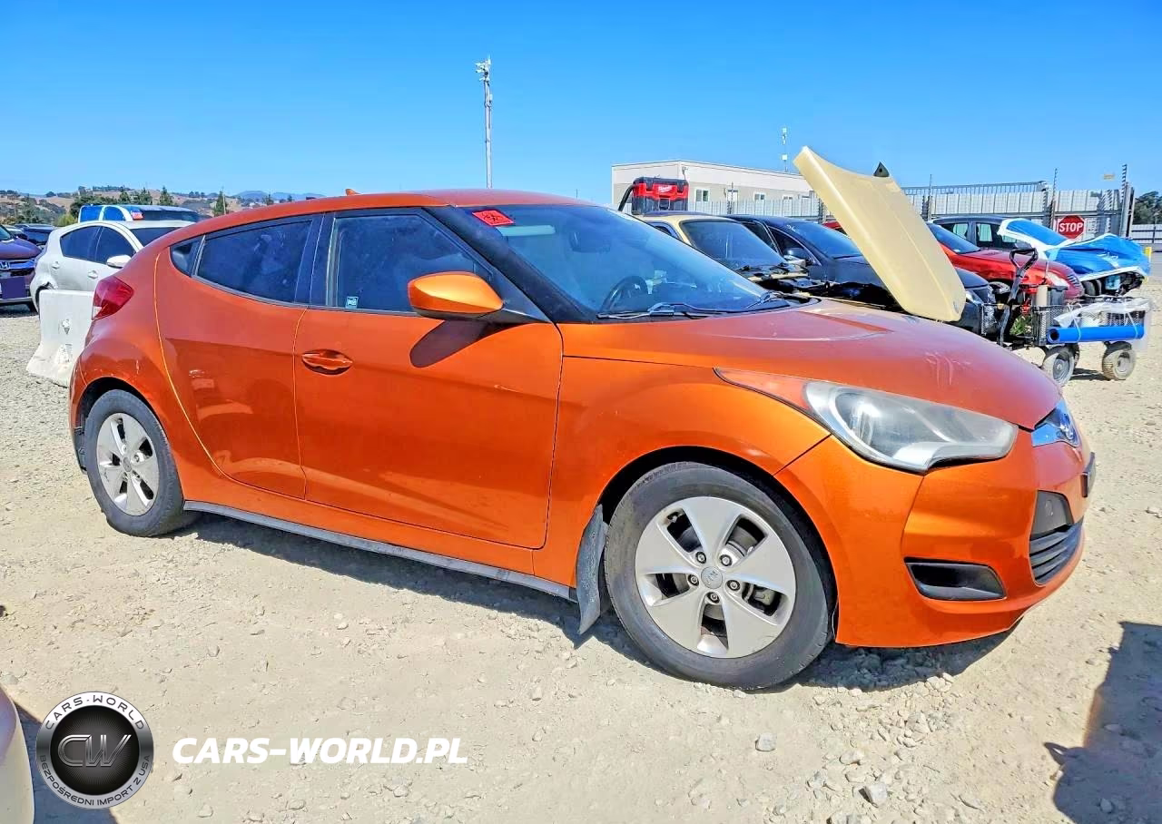 2013 Hyundai Veloster Base W-Black VIN:KMHTC6AD3DU133404 - 4