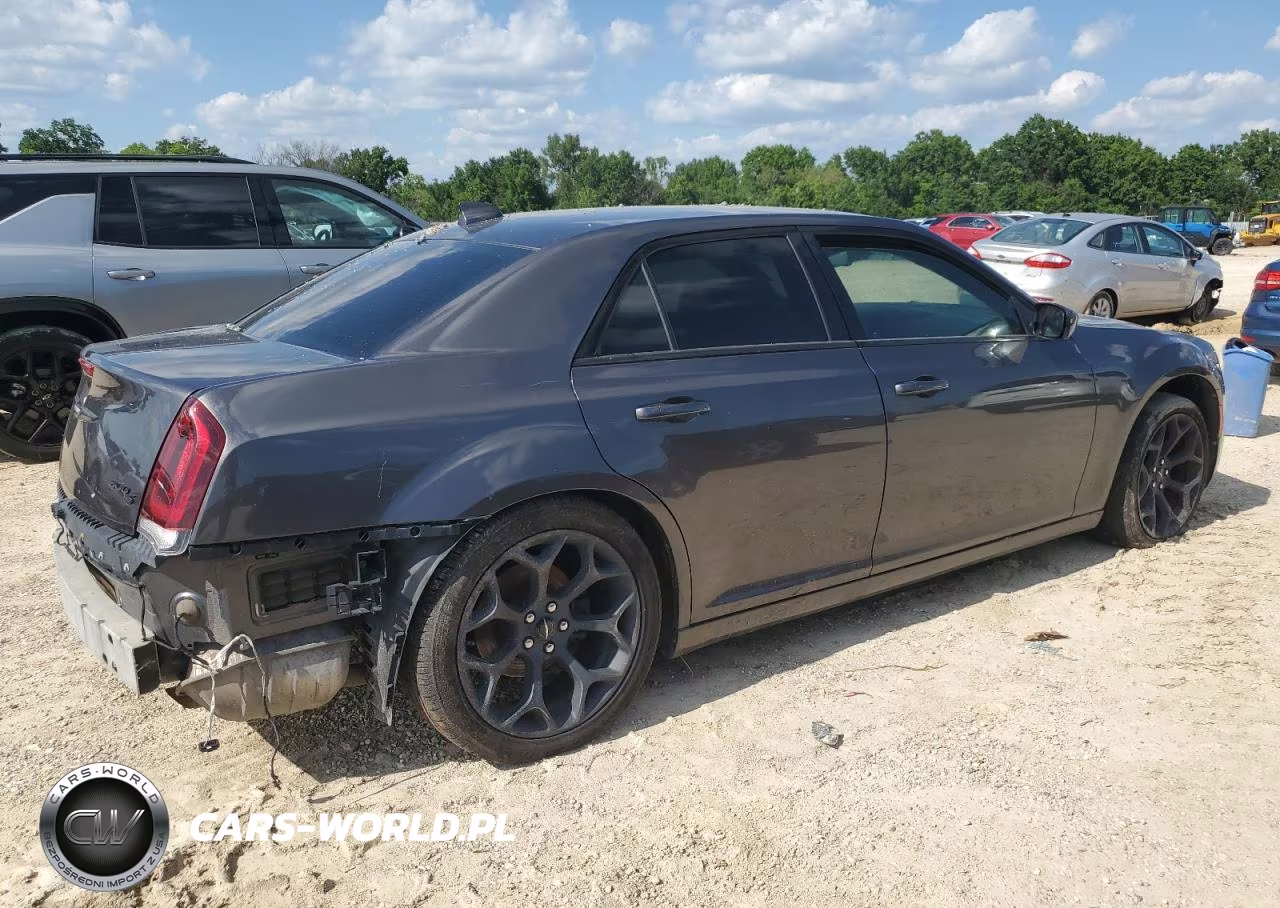 2018 Chrysler 300 S VIN:2C3CCABG6JH299855 - 3