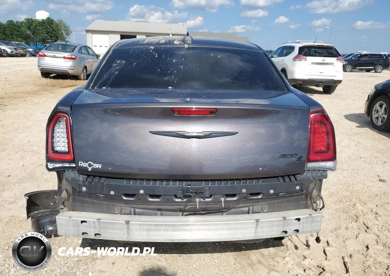 2018 Chrysler 300 S VIN:2C3CCABG6JH299855 - 6