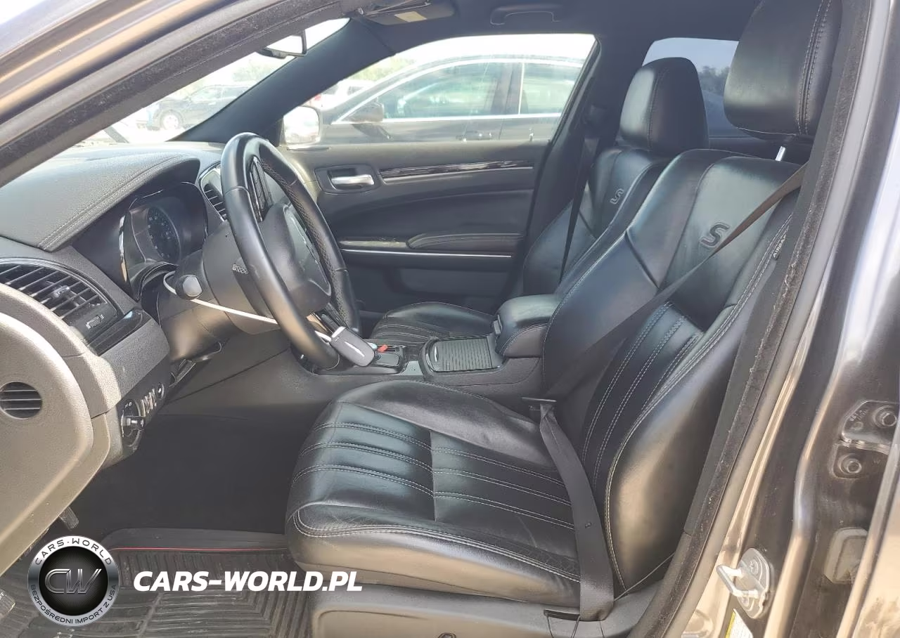 2018 Chrysler 300 S VIN:2C3CCABG6JH299855 - 7