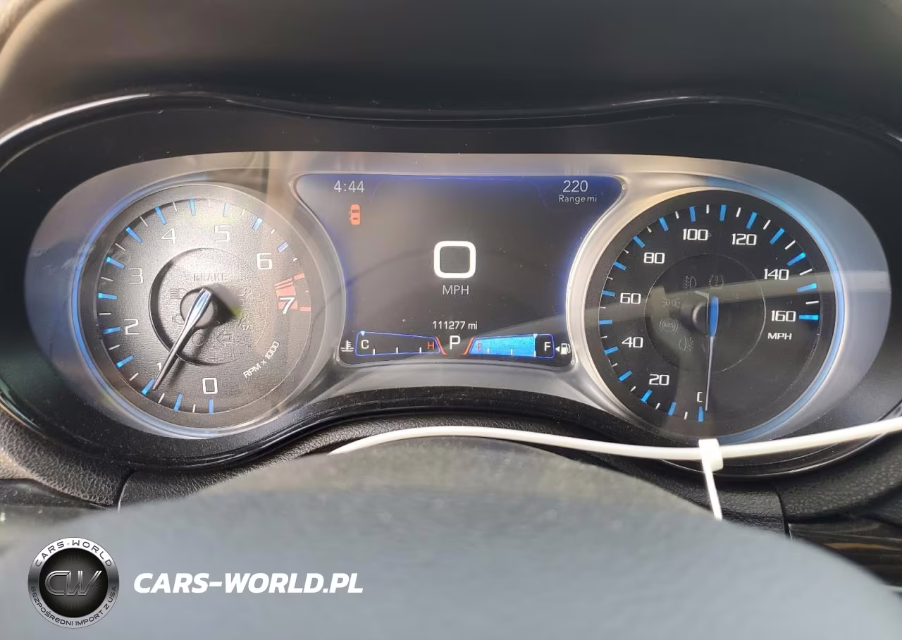 2018 Chrysler 300 S VIN:2C3CCABG6JH299855 - 9