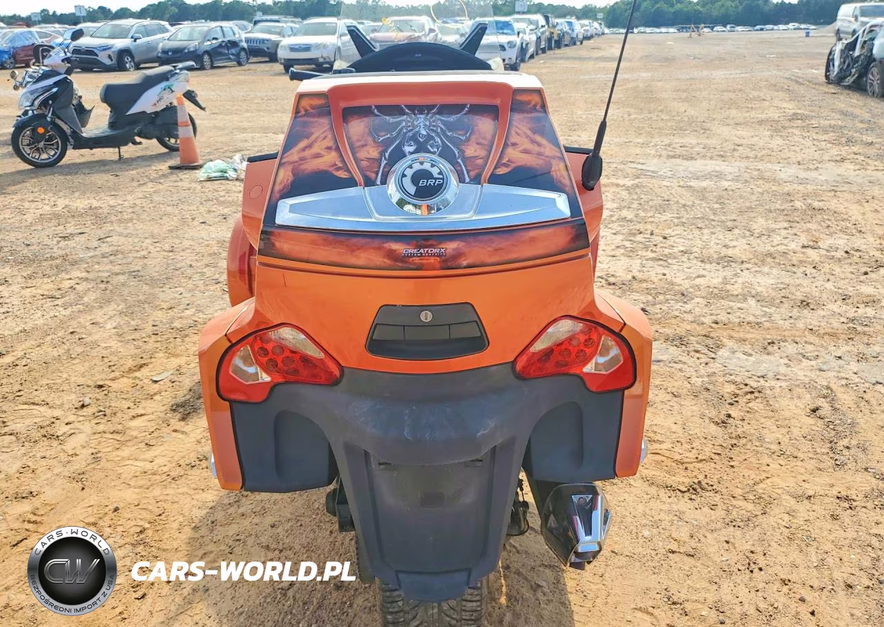 2019 Can-Am Spyder Roadster Rt VIN:2BXNBDD2XKV000977 - 4