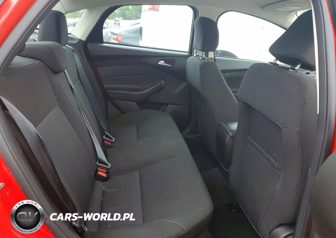 2016 Ford Focus Se VIN:1FADP3F24GL280186 - 10
