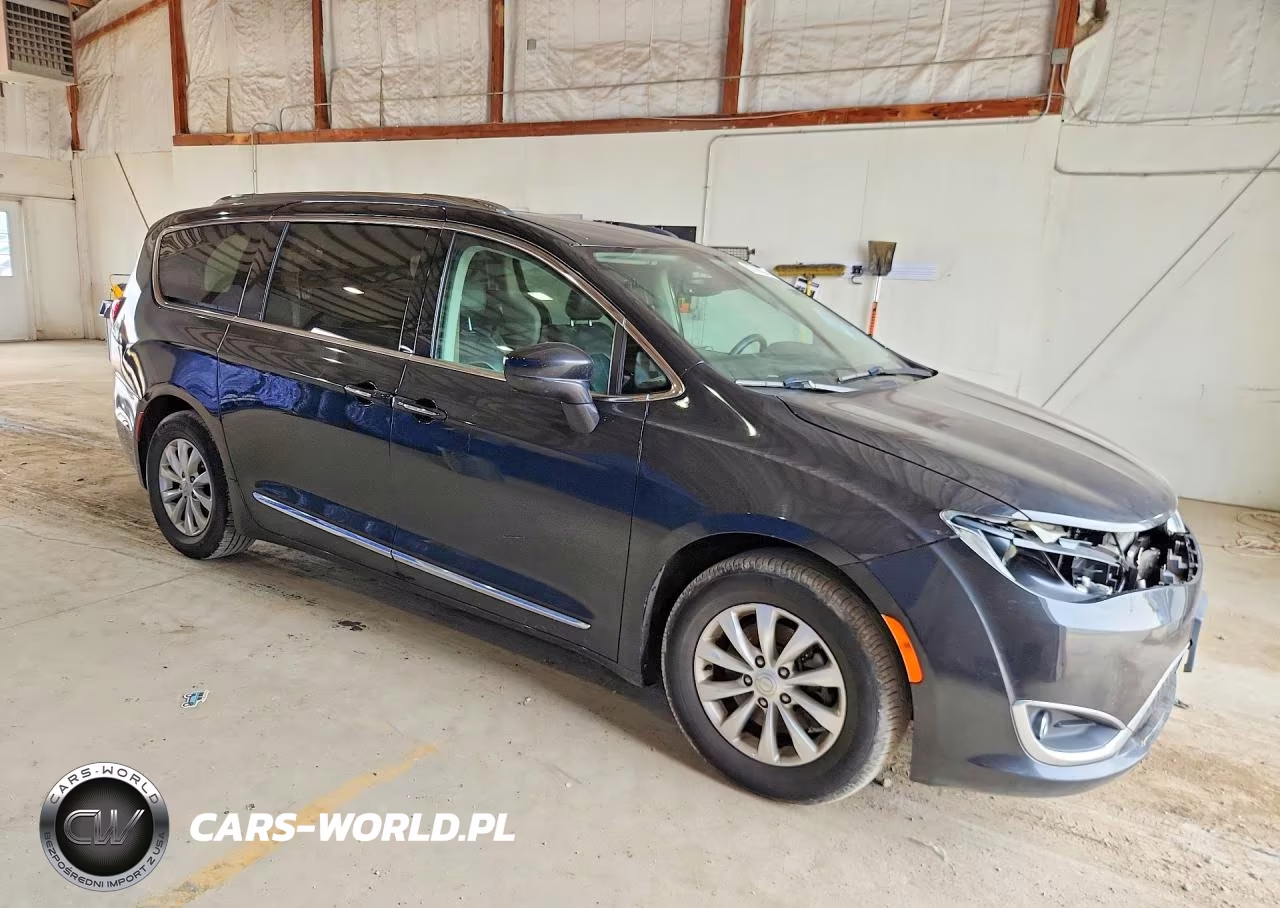 2019 Chrysler Pacifica Touring L VIN:2C4RC1BG8KR650542 - 4