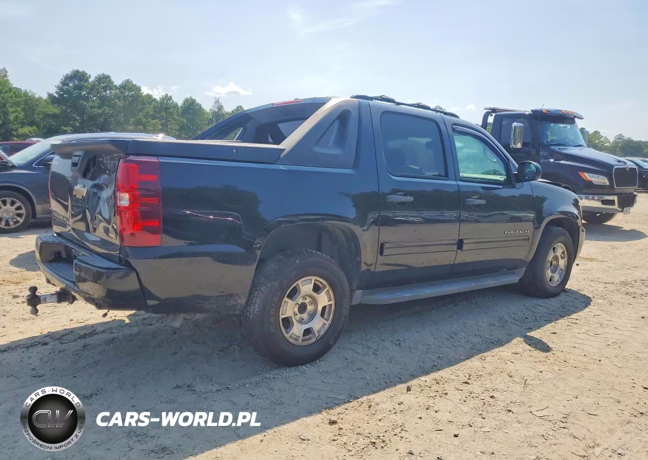 2011 Chevrolet Avalanche Ls VIN:3GNMCEE03BG141133 - 3