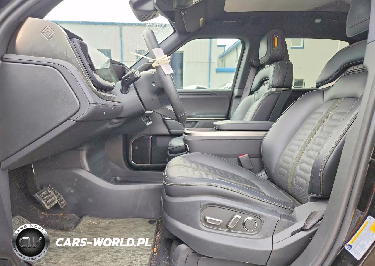 2025 Rivian R1T Adventure VIN:7FCTGBAAXSN035995 - 9