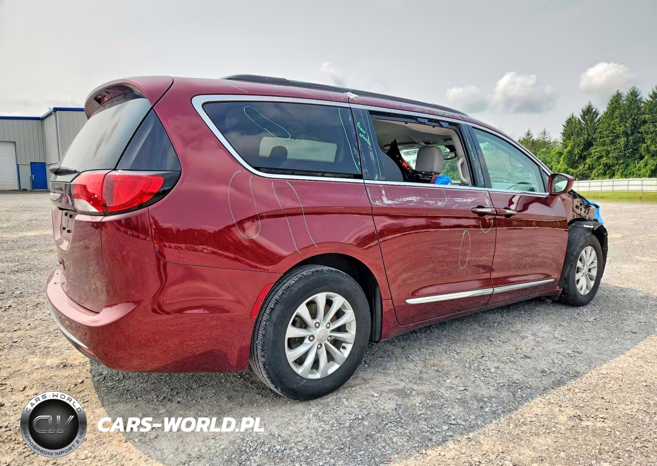 2017 Chrysler Pacifica Touring L VIN:2C4RC1BG3HR837535 - 3