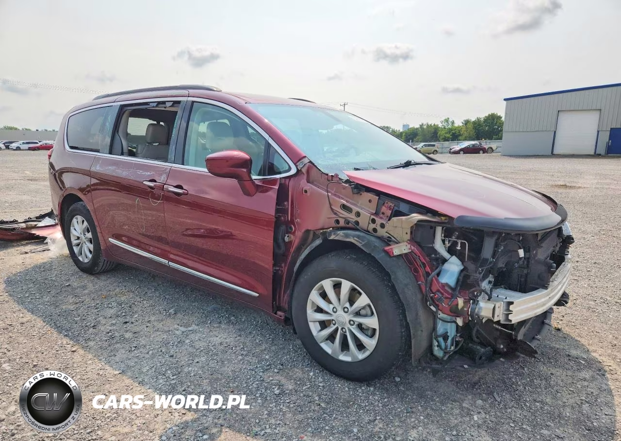 2017 Chrysler Pacifica Touring L VIN:2C4RC1BG3HR837535 - 4
