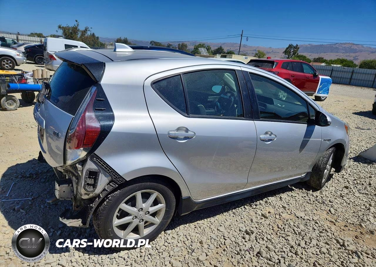 2017 Toyota Prius C One VIN:JTDKDTB31H1594660 - 3