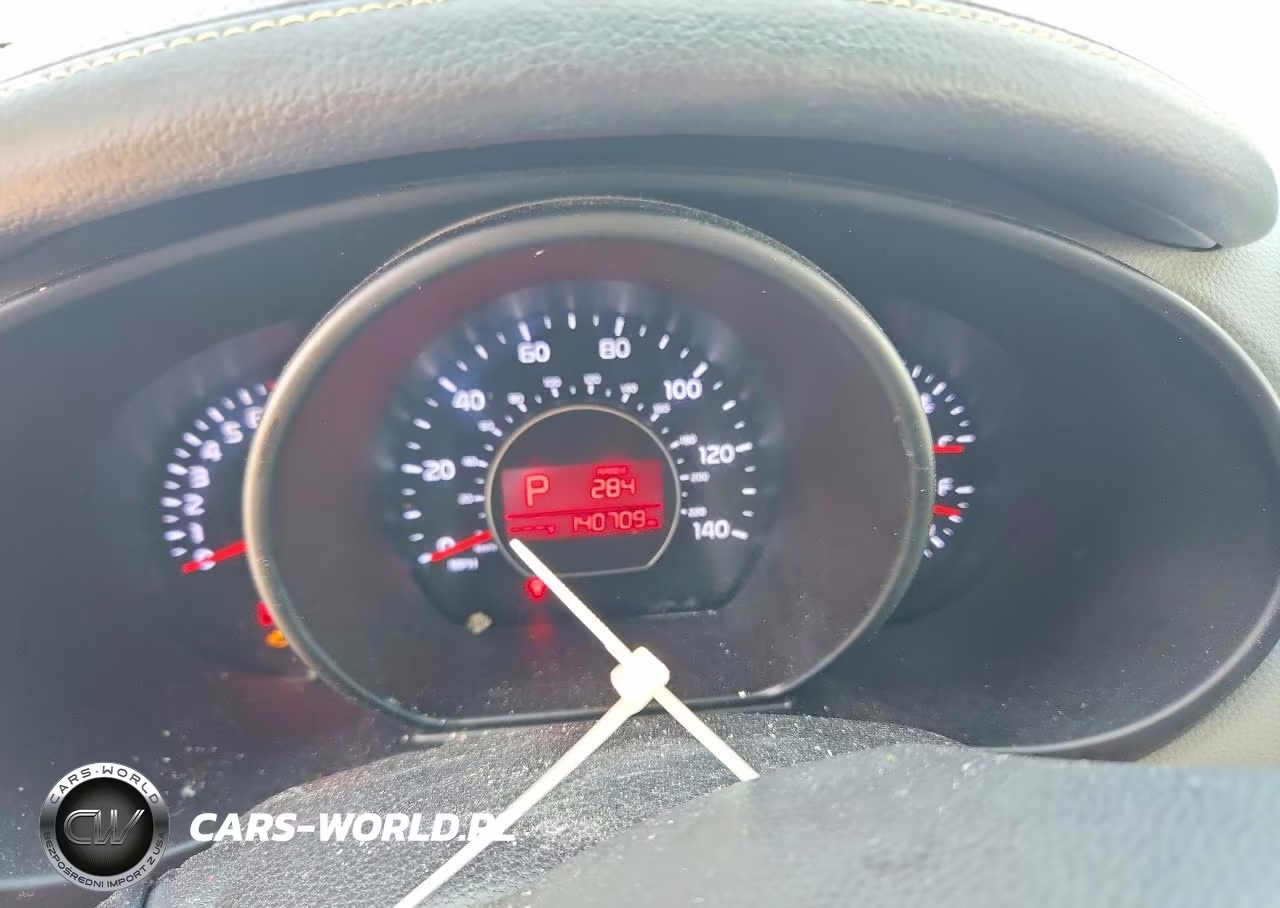 2016 Kia Soul + VIN:KNDJP3A52G7855795 - 9