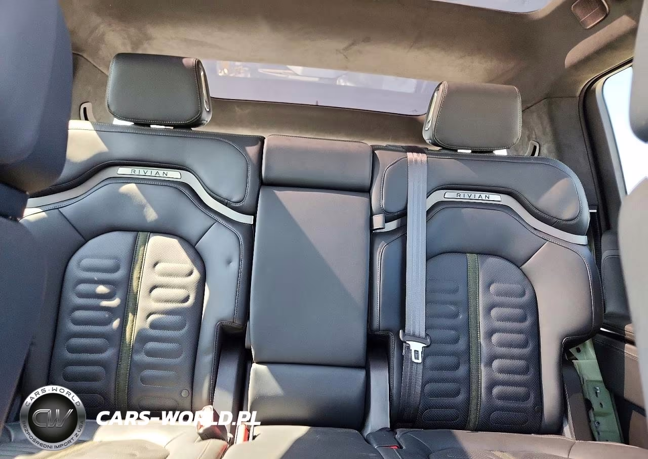 2023 Rivian R1S Adventure VIN:7PDSGABA3PN016487 - 10