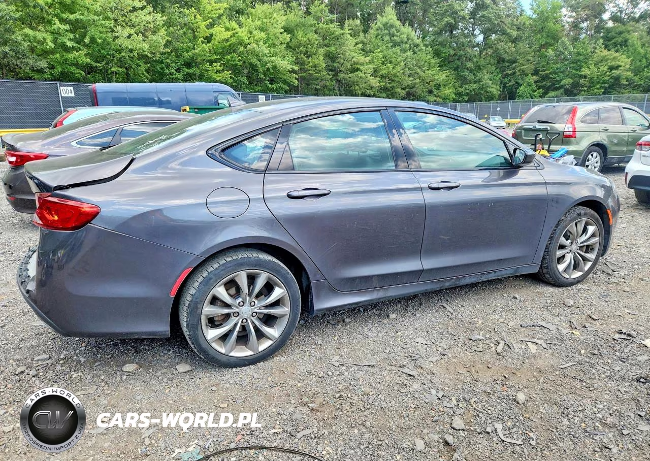 2015 Chrysler 200 S VIN:1C3CCCBB7FN554611 - 3