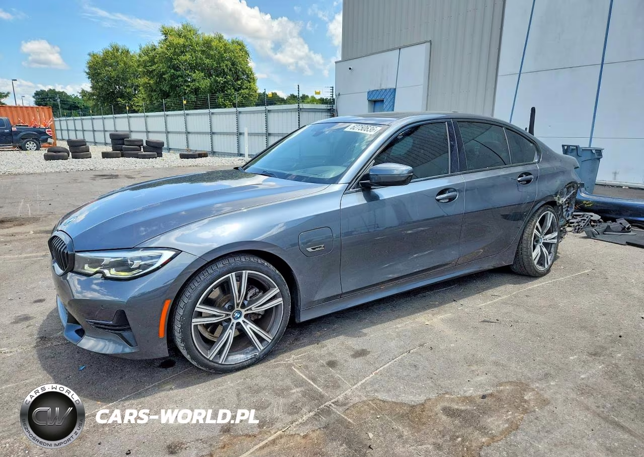 2022 BMW 330E – zdjęcie 1 z 13