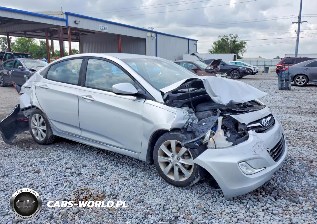 2013 Hyundai Accent Gls VIN:KMHCU4AE0DU476407 - 4