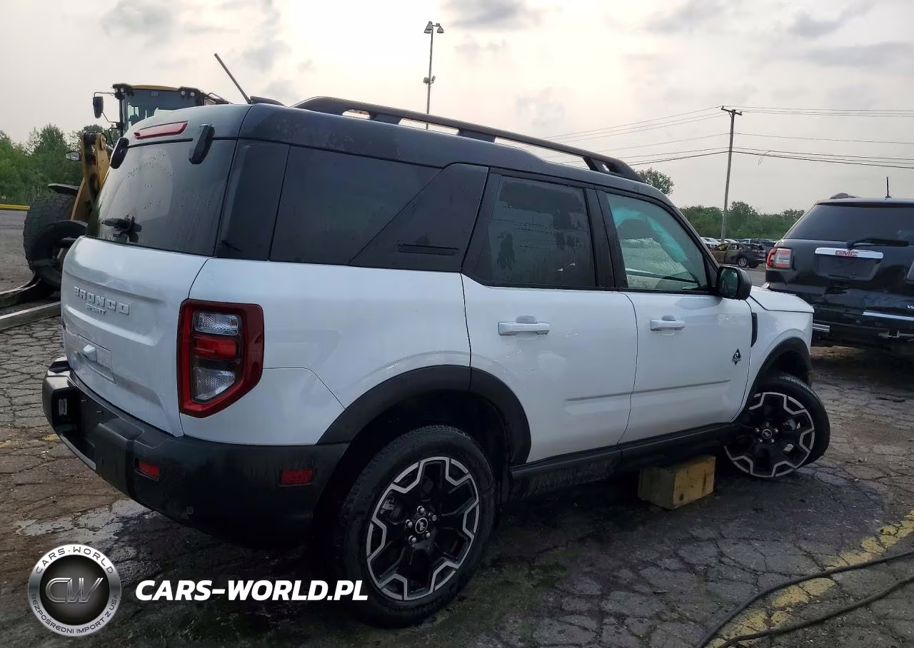 2025 Ford Bronco Sport Outer Banks VIN:3FMCR9CN7SRF85950 - 3