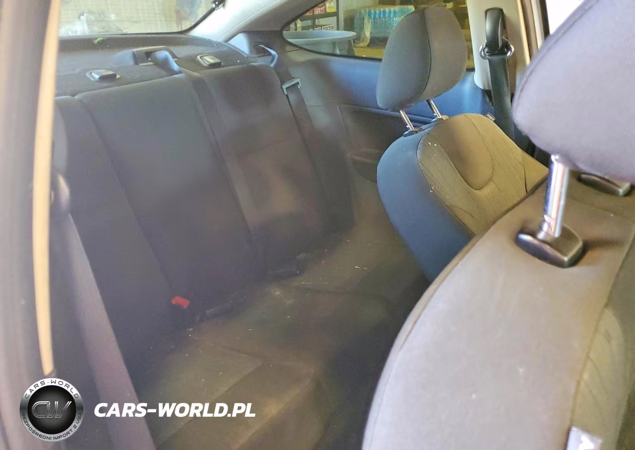 2008 Ford Focus Se VIN:1FAHP33NX8W217366 - 10