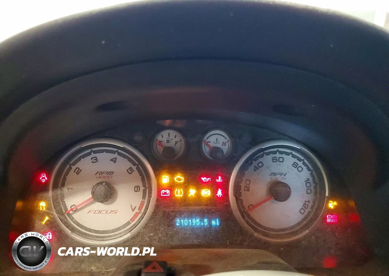 2008 Ford Focus Se VIN:1FAHP33NX8W217366 - 9