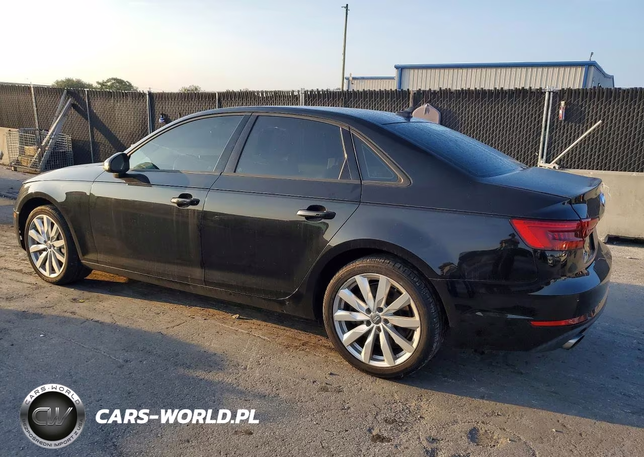 2017 Audi A4 Premium VIN:WAUANAF40HN007631 - 2