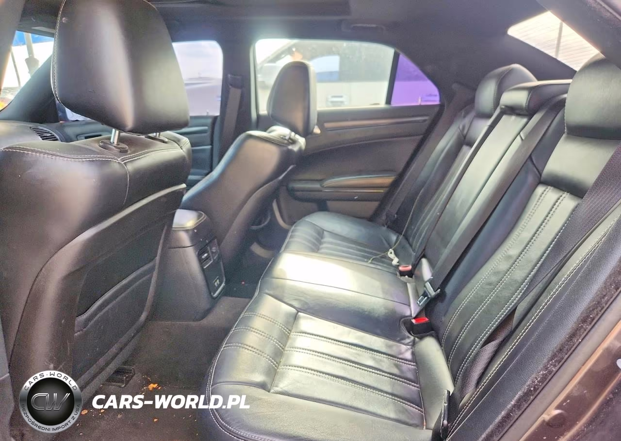 2015 Chrysler 300 S VIN:2C3CCAGG1FH767460 - 10