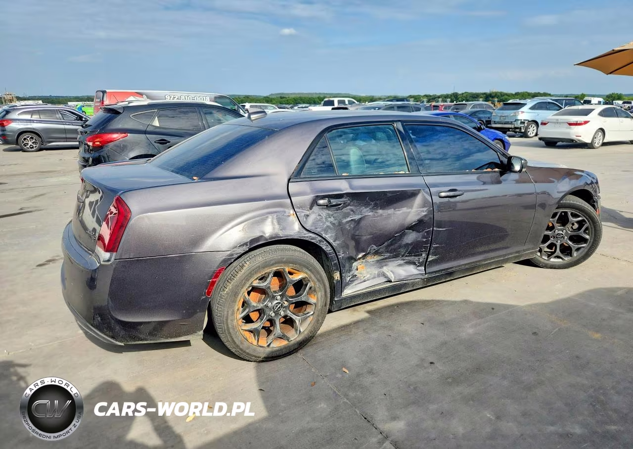 2015 Chrysler 300 S VIN:2C3CCAGG1FH767460 - 3
