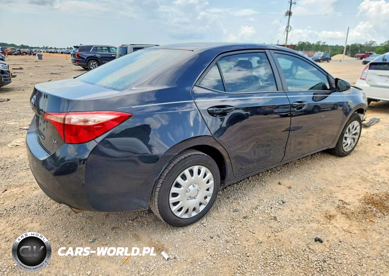 2017 Toyota Corolla Le VIN:2T1BURHE4HC830211 - 3