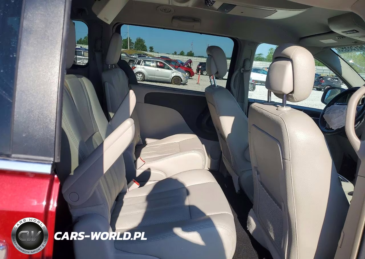 2014 Chrysler Town & Country Touring L VIN:2C4RC1CG8ER466897 - 11