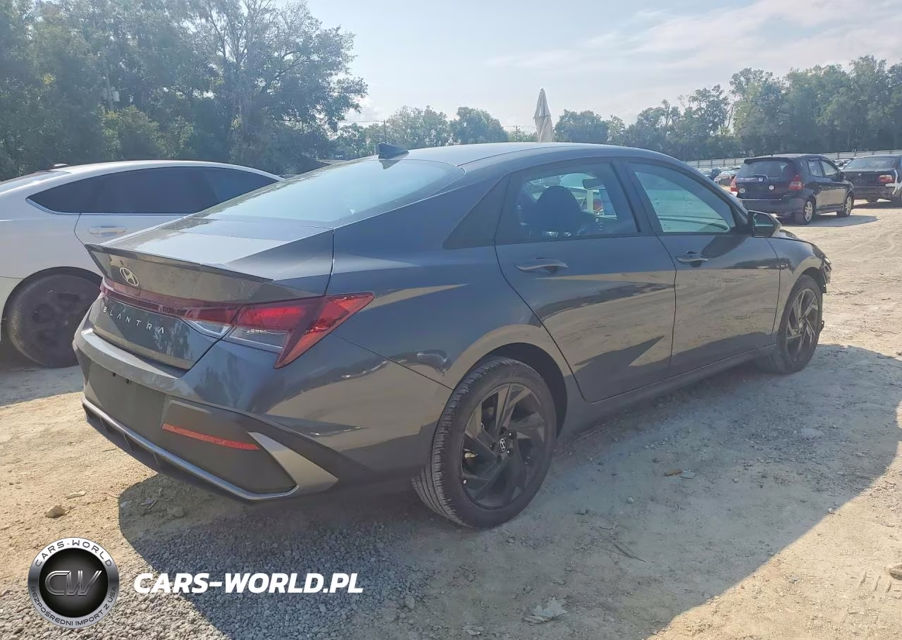 2026 Hyundai Elantra Sel Sport VIN:KMHLM4DG8TU226294 - 3