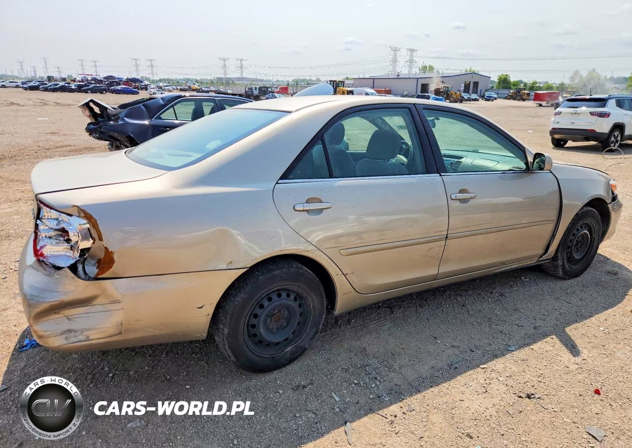 2004 Toyota Camry Le VIN:4T1BE32K24U865248 - 3