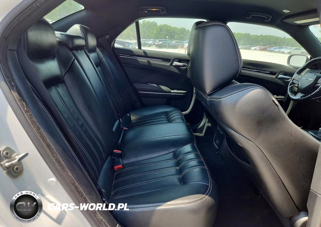 2019 Chrysler 300 S VIN:2C3CCAGG3KH536831 - 10