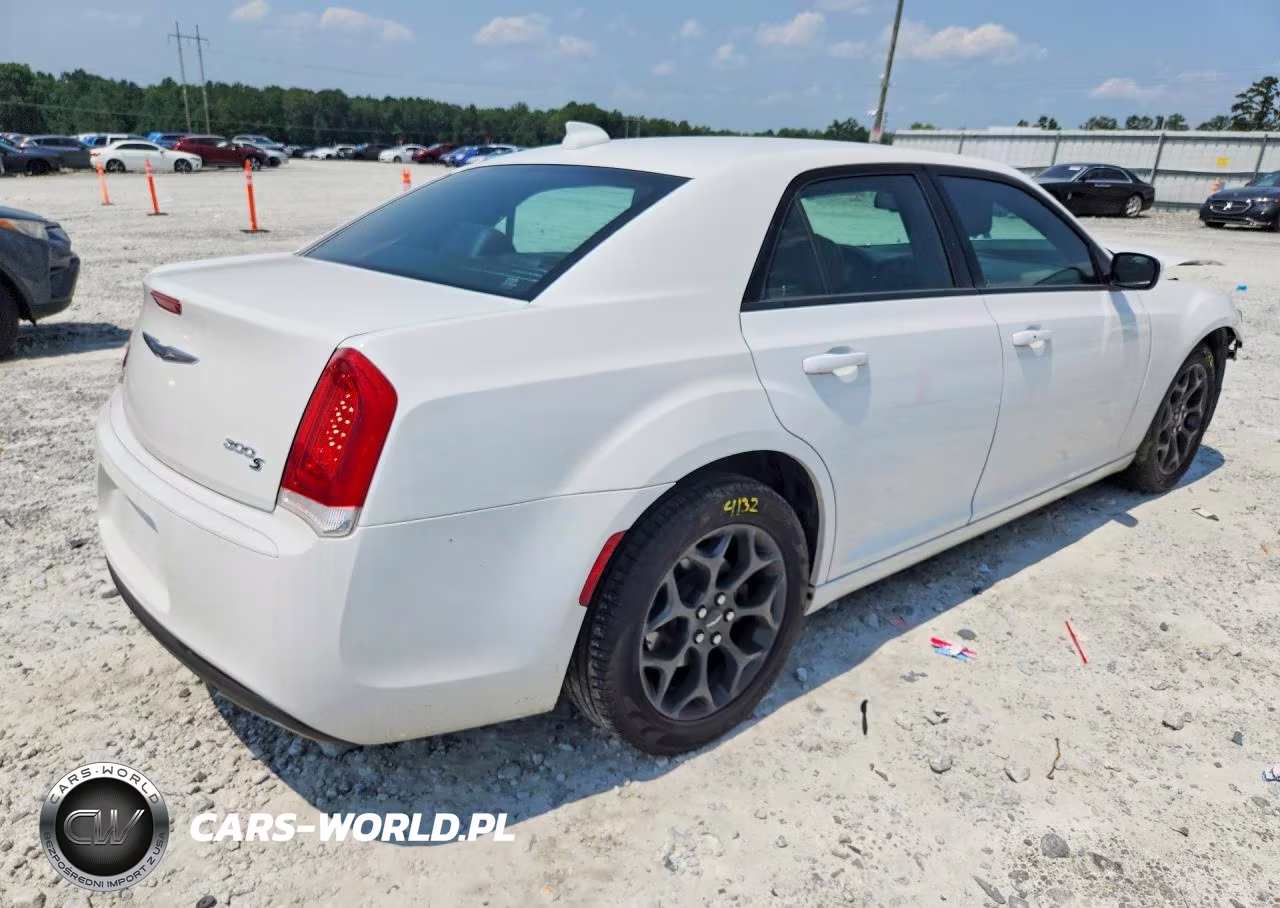 2019 Chrysler 300 S VIN:2C3CCAGG3KH536831 - 3