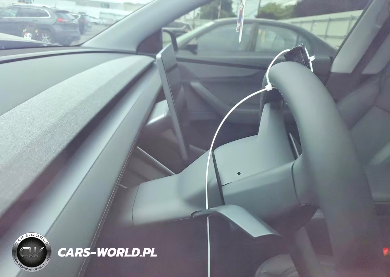 2026 Tesla Model Y VIN:7SAYGDEE3TF446596 - 9