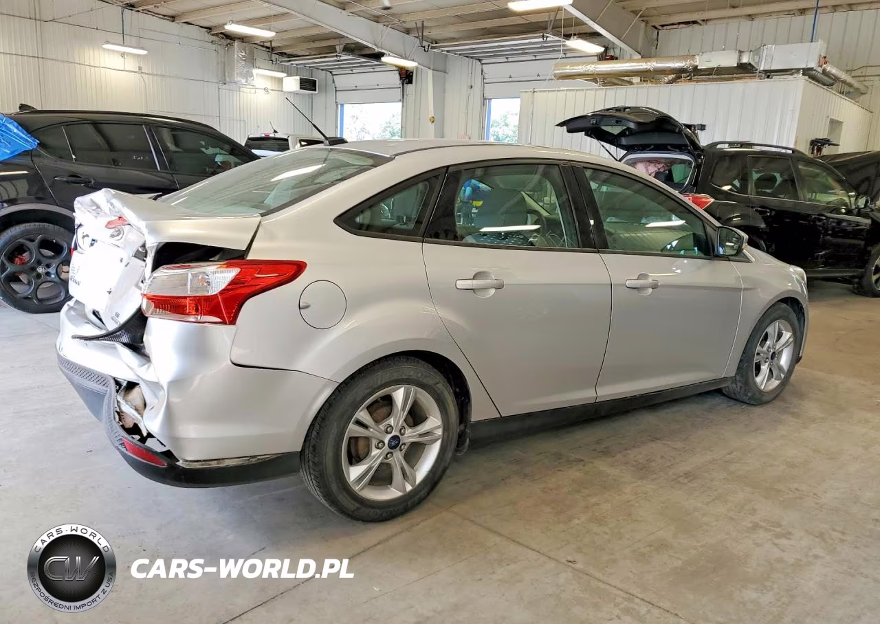 2014 Ford Focus Se VIN:1FADP3F28EL394110 - 3