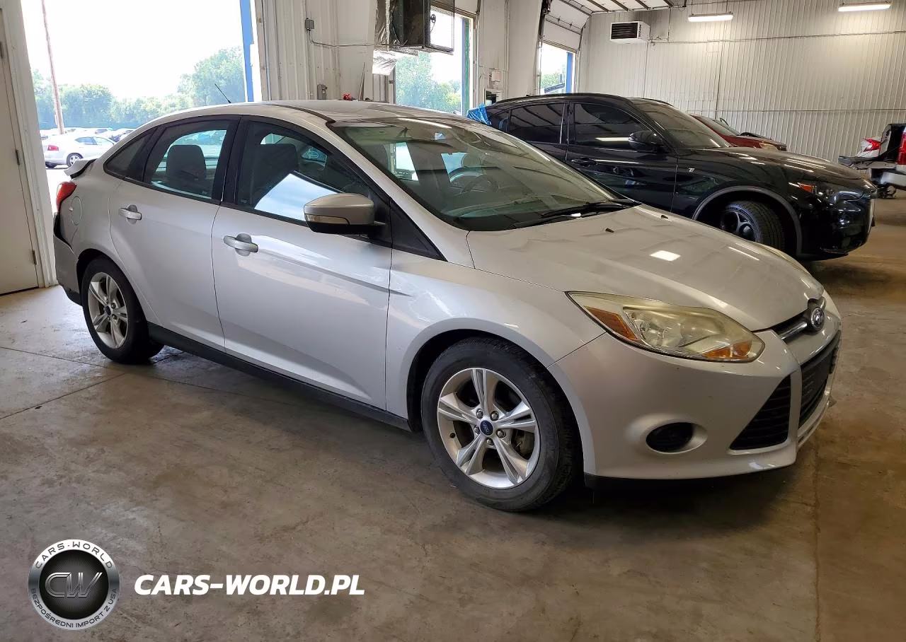 2014 Ford Focus Se VIN:1FADP3F28EL394110 - 4