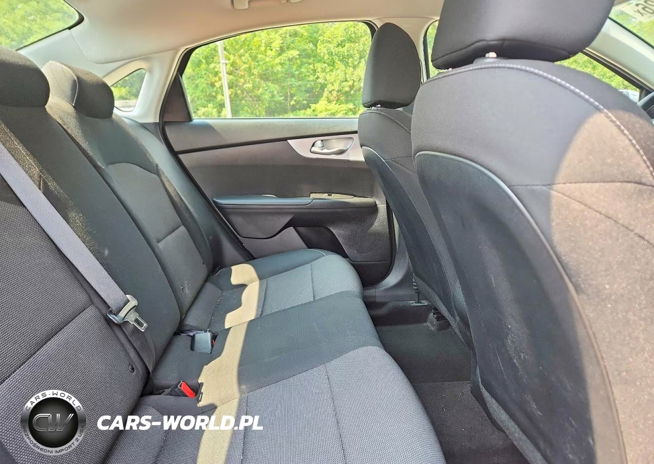 2024 Kia Forte Lxs VIN:3KPF24AD9RE825052 - 10