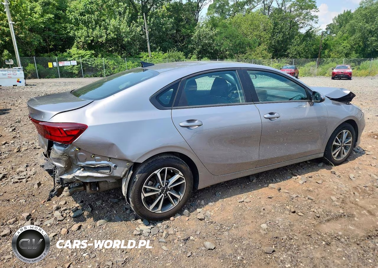 2024 Kia Forte Lxs VIN:3KPF24AD9RE825052 - 3