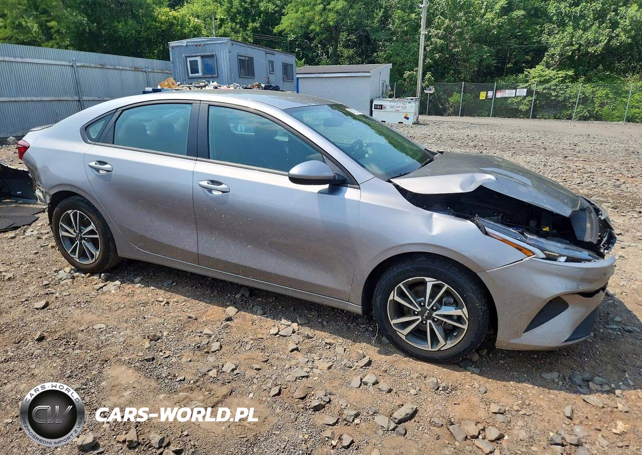 2024 Kia Forte Lxs VIN:3KPF24AD9RE825052 - 4