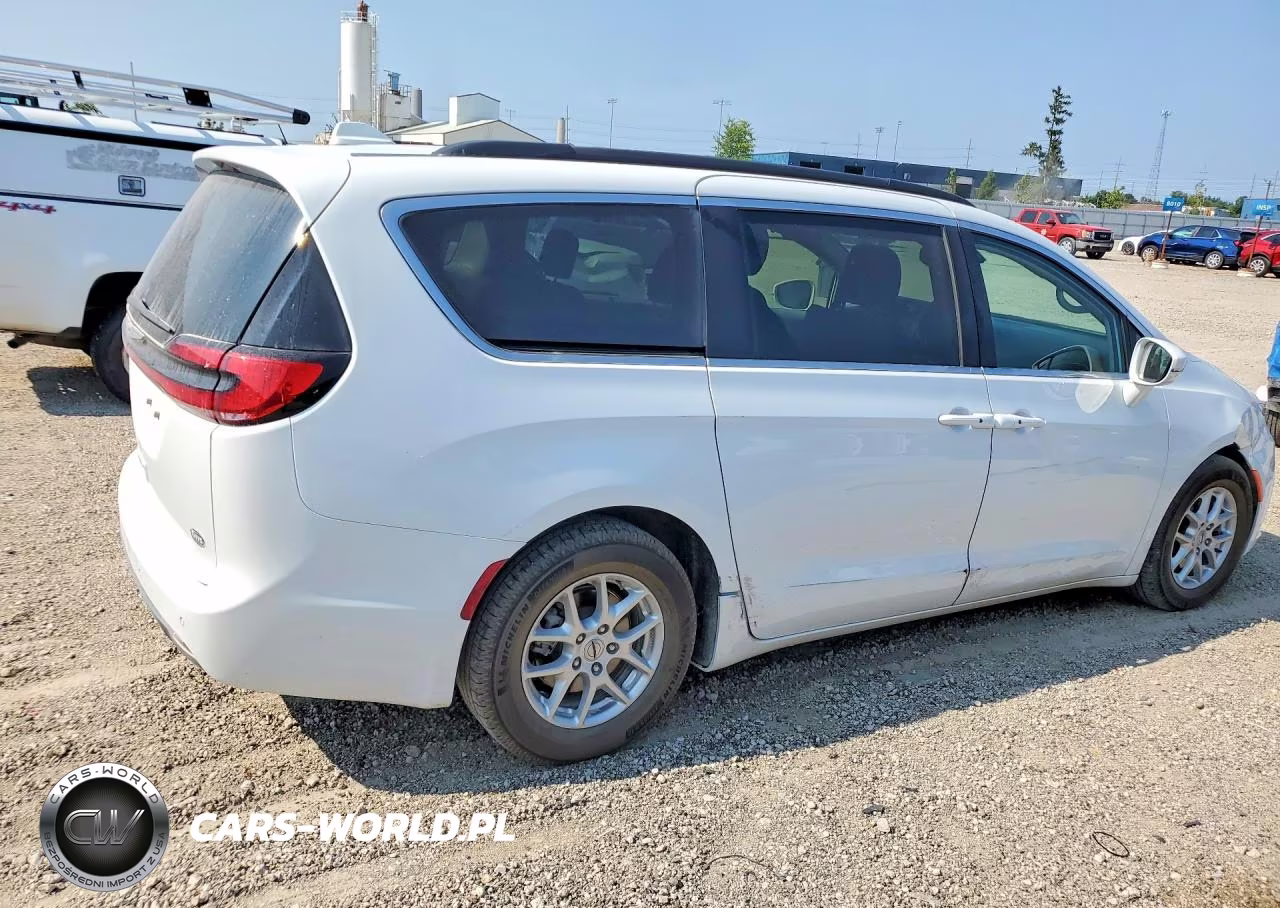 2022 Chrysler Pacifica Touring L VIN:2C4RC1BGXNR145123 - 3