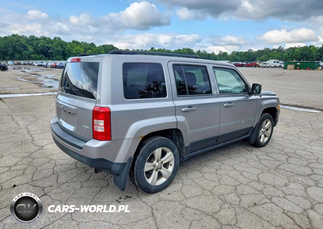 2014 Jeep Patriot Latitude VIN:1C4NJRFB3ED784318 - 3