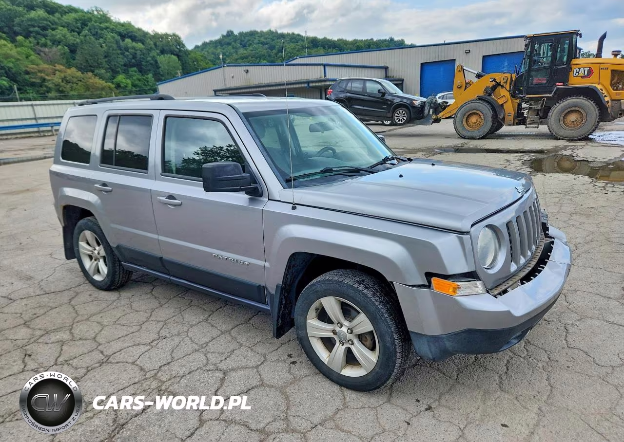 2014 Jeep Patriot Latitude VIN:1C4NJRFB3ED784318 - 4